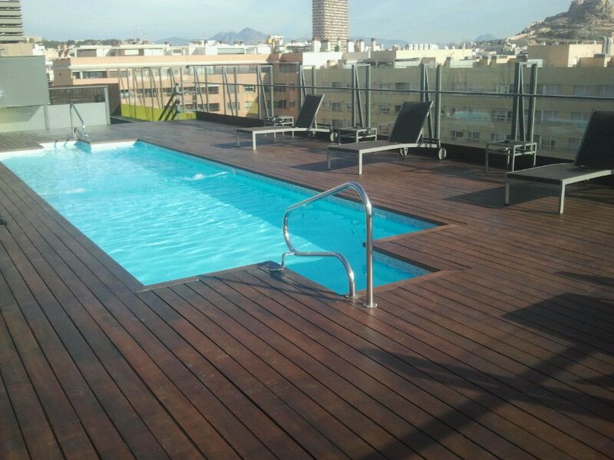 Restauración de madera de piscina en ático de Alicante (Alacant)