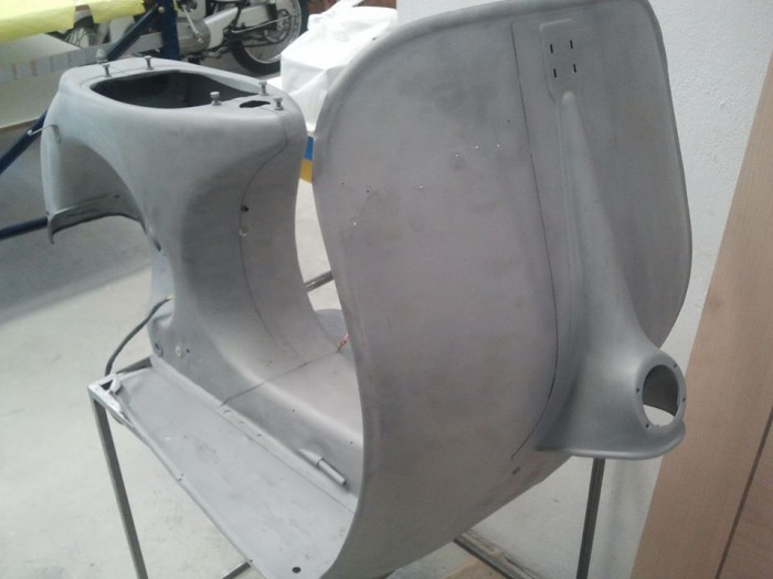 Arenado de chasis de vespa para restauración en Tibi
