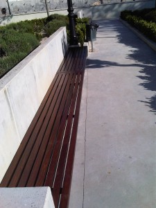 Bancos parque Mantenimiento mobiliario urbano Lacados barnizados