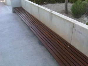 Bancos parque Mantenimiento mobiliario urbano Lacados barnizados
