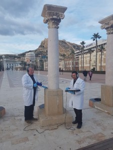 Los técnicos de Galvañ Lacados grabando en el Puerto de Alicante