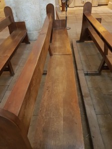 bancos de la basílica de santa maría en alicante antes de su restauración