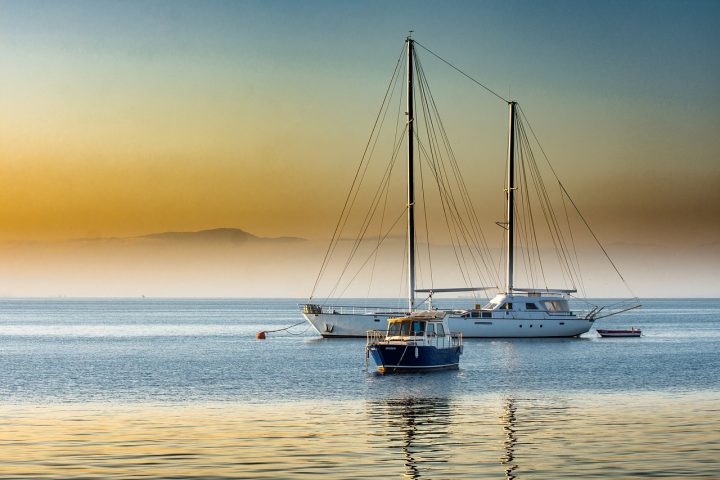 Arenado de barco en el Puerto de Alicante