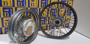 Llantas de moto antes del arenado