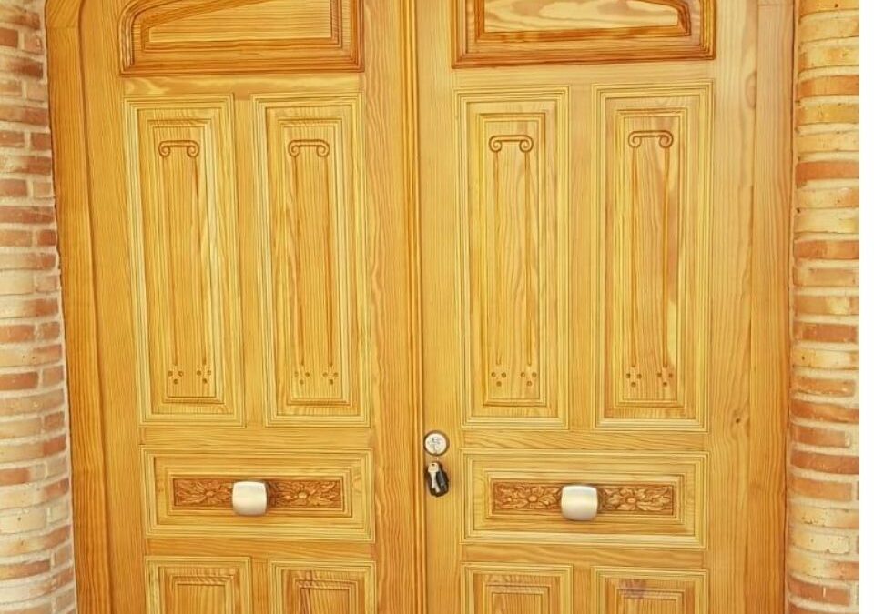 Restauración y lacado de portón en dos colores