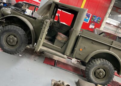 Arenado de chasis de camioneta clásica