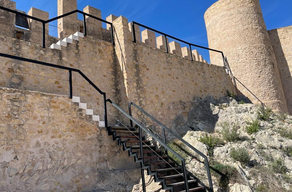 Mantenimiento y Restauración en el Castillo de Castalla