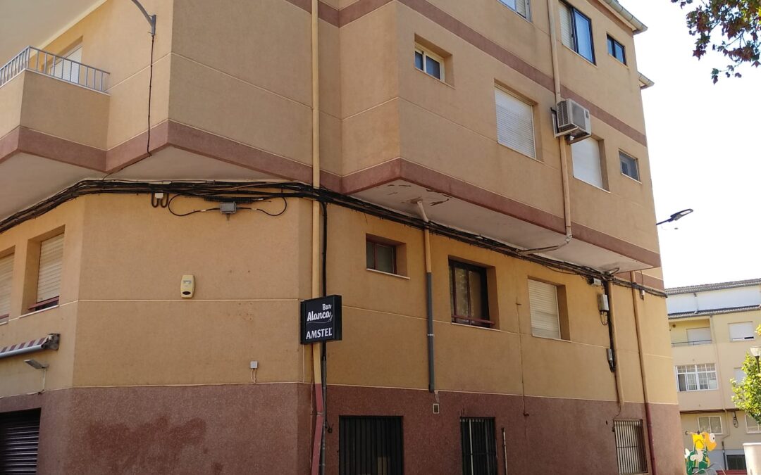 Restauración de Fachada en Ibi Tras Incendio de Vehículo: Una Solución Innovadora de Galvan Lacados