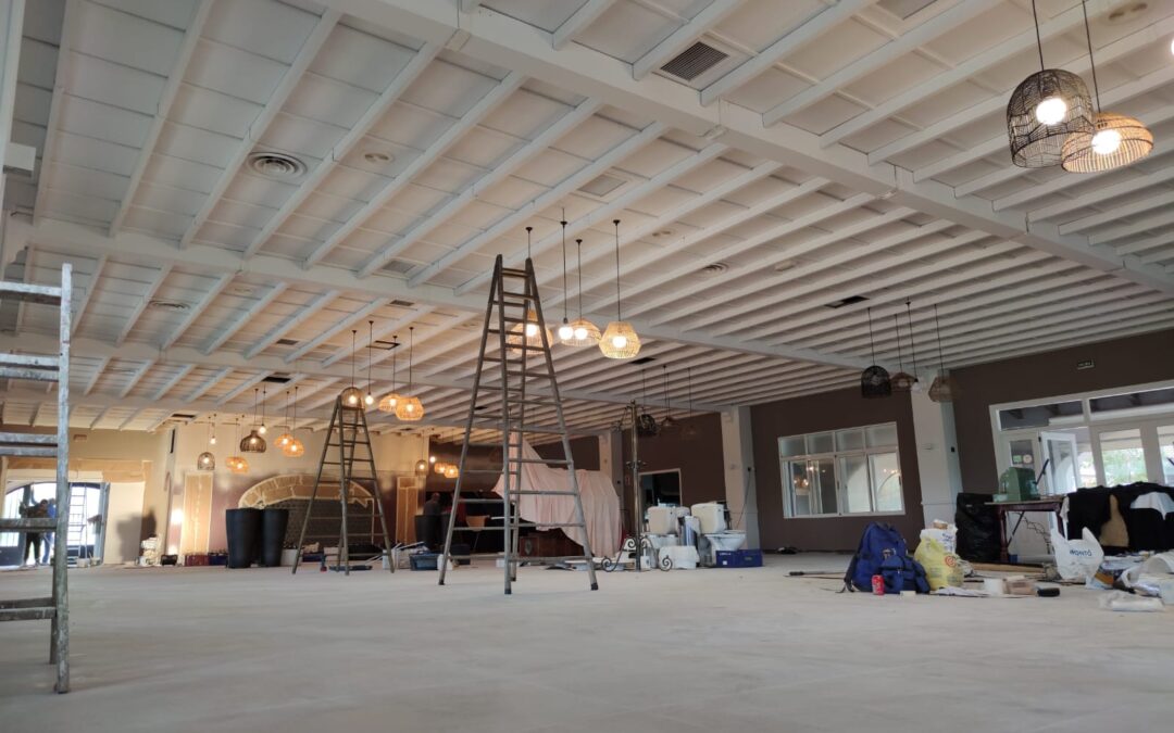 Restauración y lacado en Asador La Casona en Sax Alicante