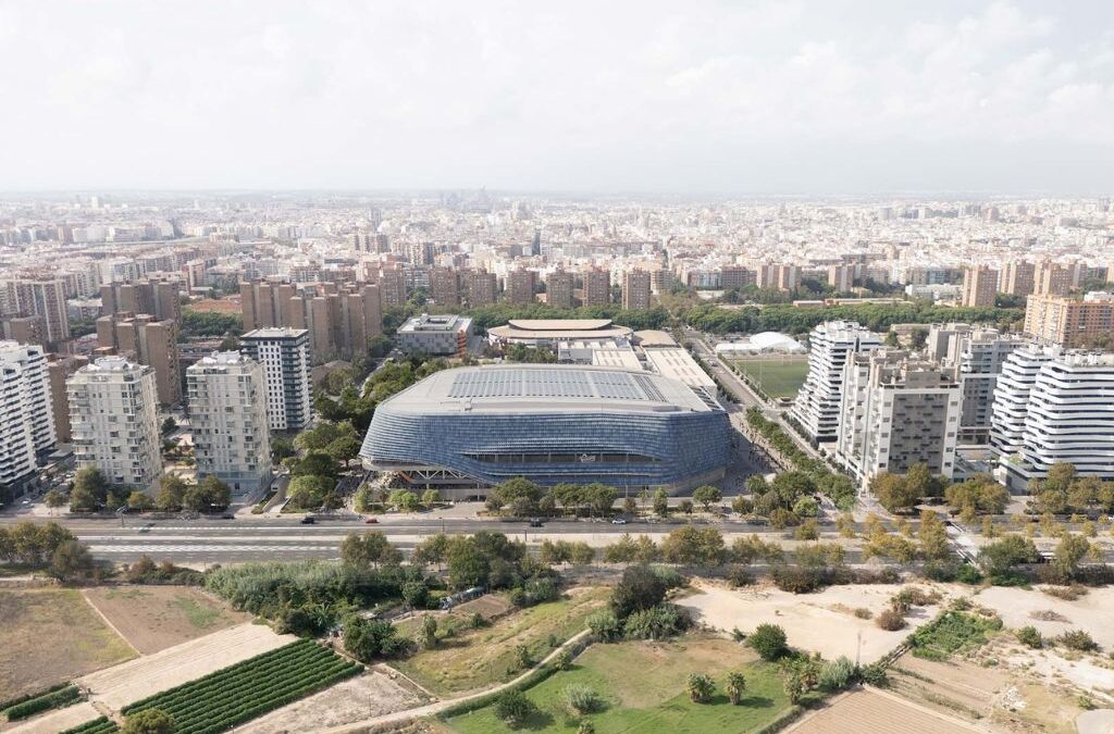 Galvañ Lacados pone a punto la fachada del Roig Arena con drones: innovación, seguridad y sostenibilidad al servicio de Valencia