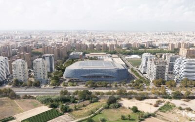Galvañ Lacados pone a punto la fachada del Roig Arena con drones: innovación, seguridad y sostenibilidad al servicio de Valencia